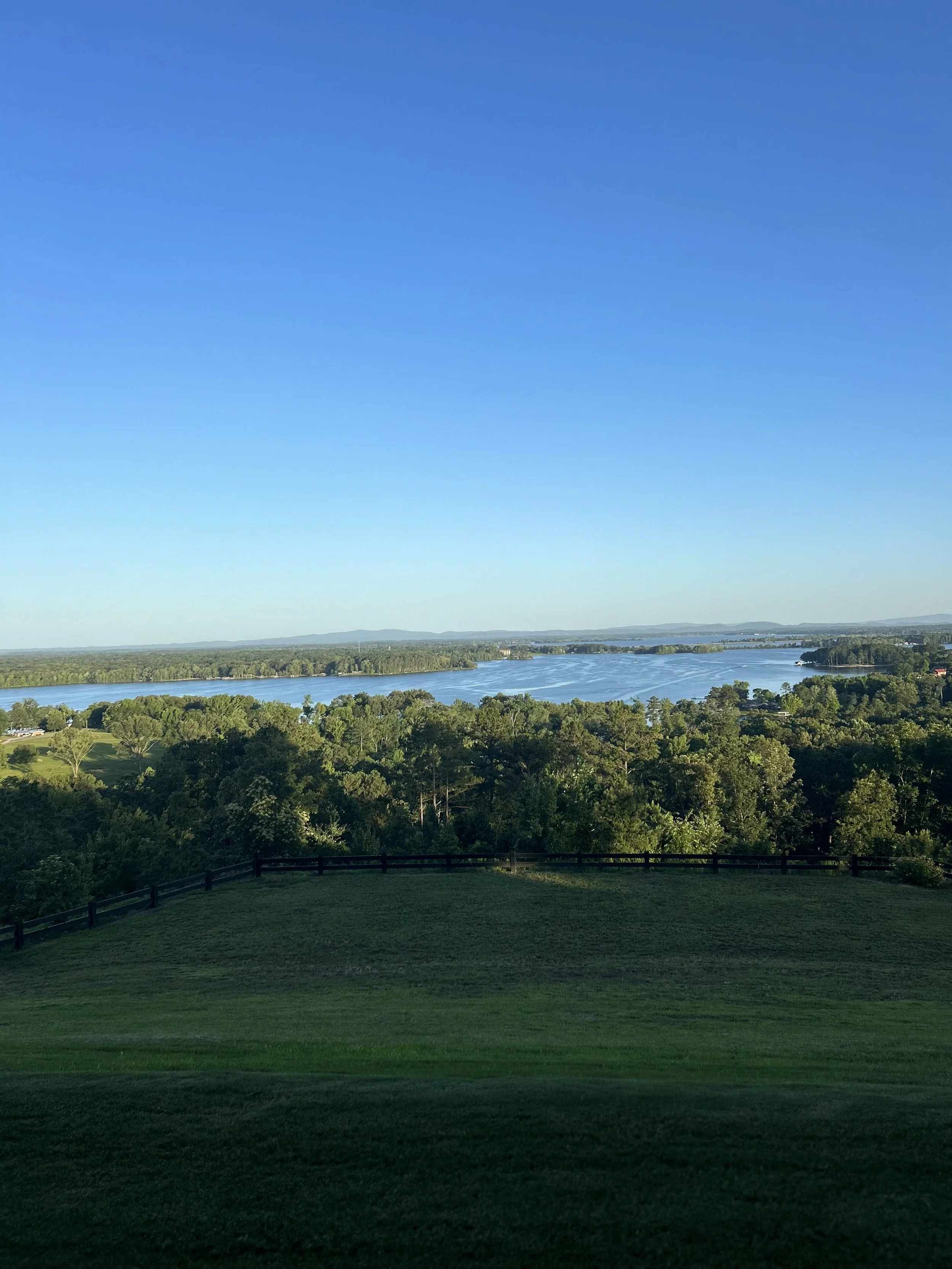 Panoramic view of Weiss Lake from The Bluffs community